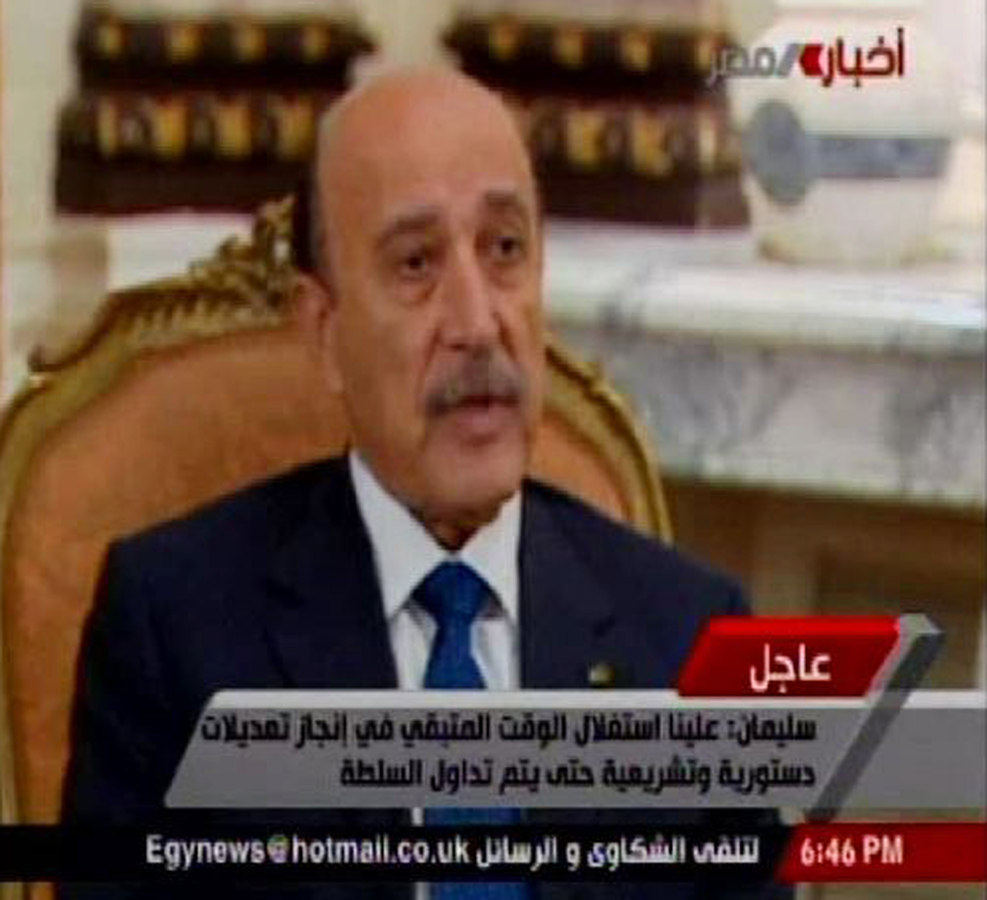Vicepresident Omar Suleiman säger att regimen inte tolerar "civil olydnad".