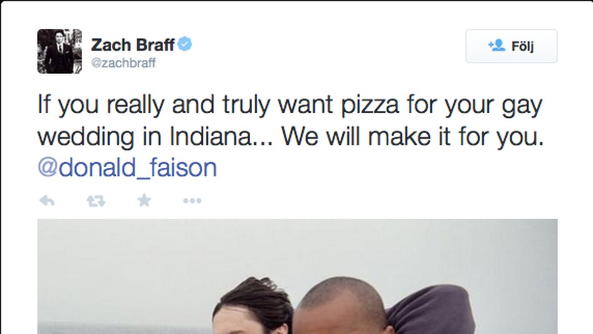 Scrubs-stjärnorna erbjuder pizza till de som verkligen vill ha det på sitt gaybröllop.