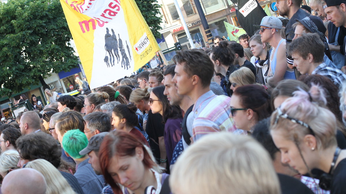 Många kom till demonstrationen. 