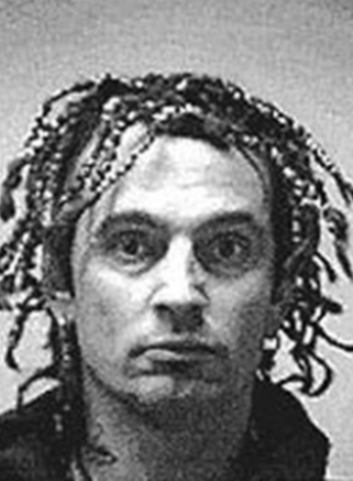 Tommy Lee arresterades 1999 efter att ha startat ett upplopp under en konsert. Det är ännu oklart ifall det var hans frisyr som var själva upploppet. Tommy Lee arresterades 1999 efter att ha startat ett upplopp under en konsert. Det är ännu oklart ifall det var hans frisyr som var själva upploppet.