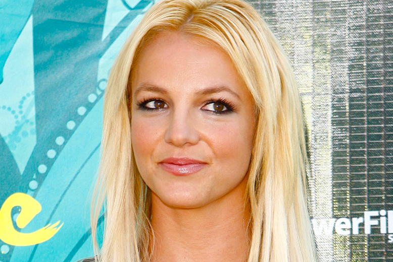 Britney Spears var på frossarhumör när hon spelade i London för ett par år sedan. Då krävde hon nämligen ett gäng cheeseburgare från McDonalds (utan bröd!), 100 stycken fikon och plommon och en middag bestående av fish and chips. Och i omklädningsrummet b