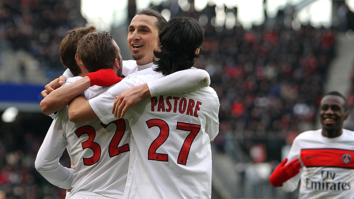 Zlatan Ibrahimovic har ordnat extra mycket till Paris-spelarnas semesterkassor.