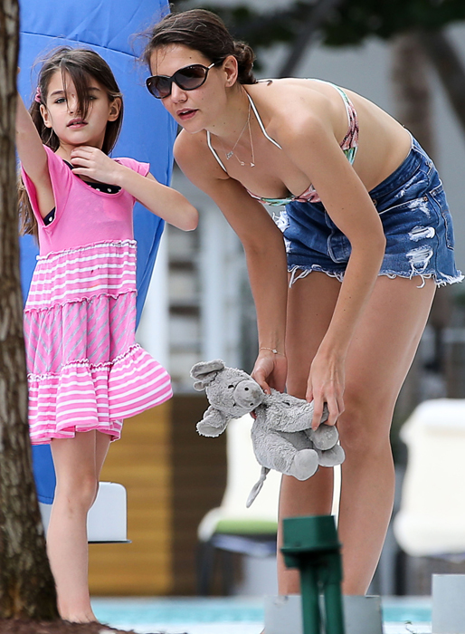 Katie Holmes och lilla Suri njuter av lite semester i Florida. Katie Holmes och lilla Suri njuter av lite semester i Florida.