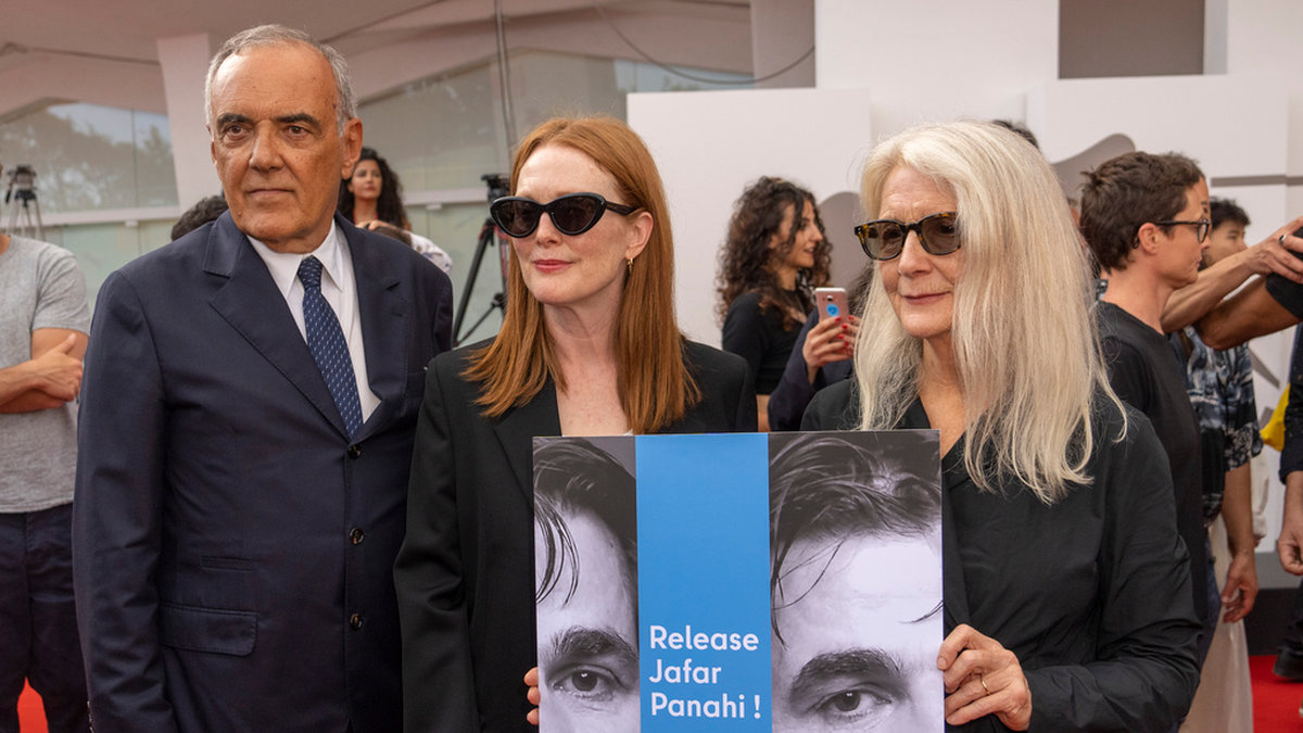 I somras protesterade Venedigfestivalens konstnärlige ledare Alberto Barbera, juryordförande Julianne Moore och regissören Sally Potter mot fängslandet av den iranske filmskaparen Jafar Panahi.