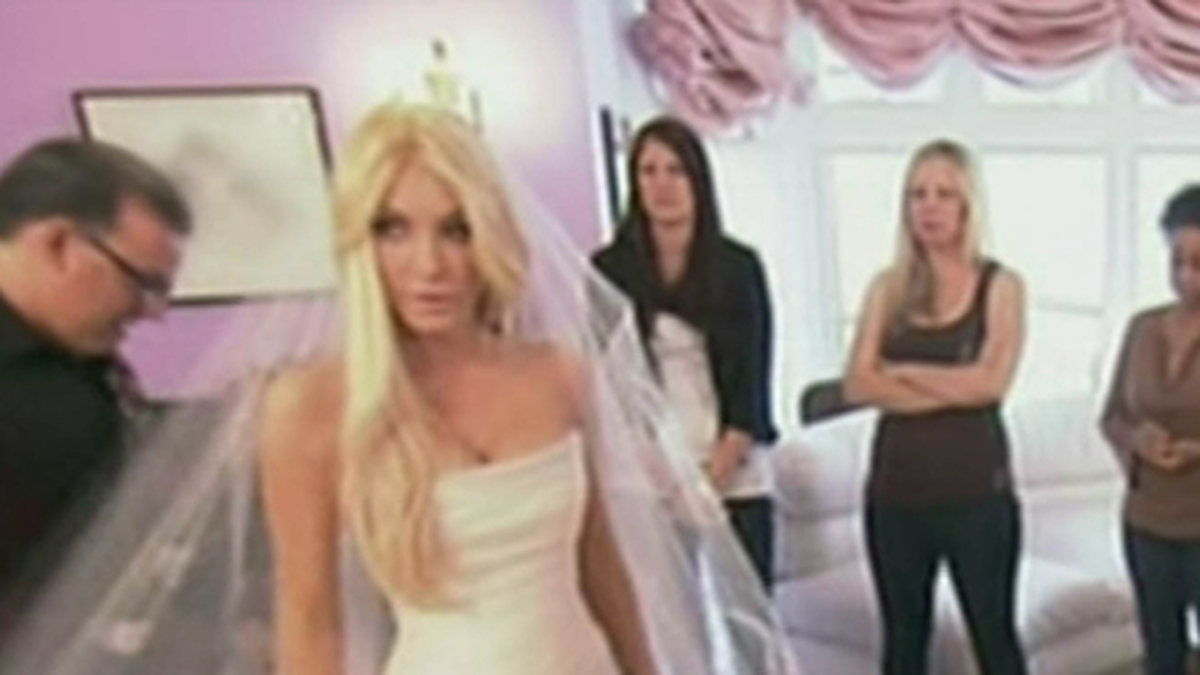 Så här såg det när Crystal provade klänning inför förra bröllopet, som aldrig blev av. 