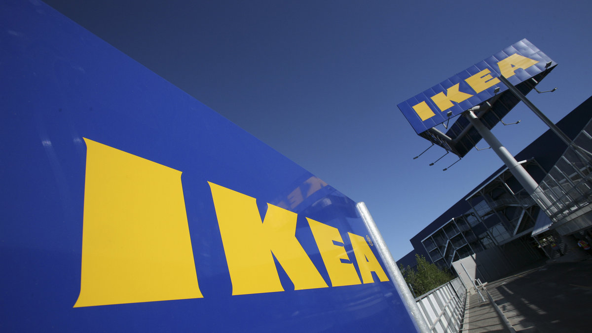 Två personer är döda efter attack på Ikea. 