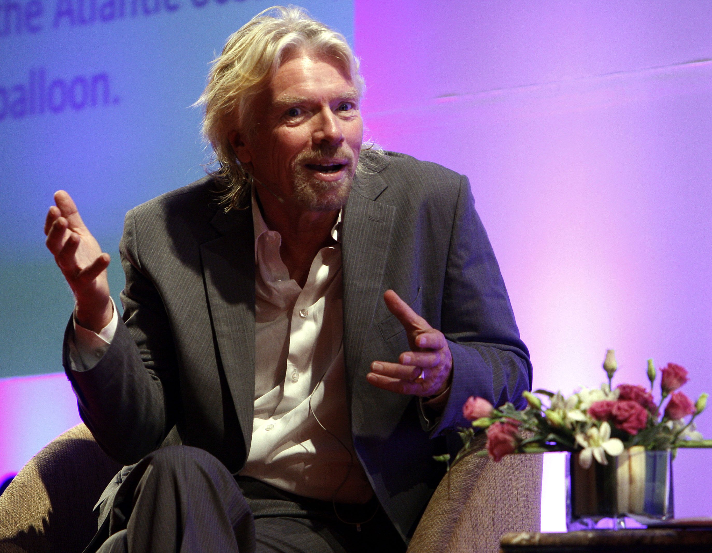 Virgin Galactics ägare Richard Branson är ett steg närmare rymddrömmen.