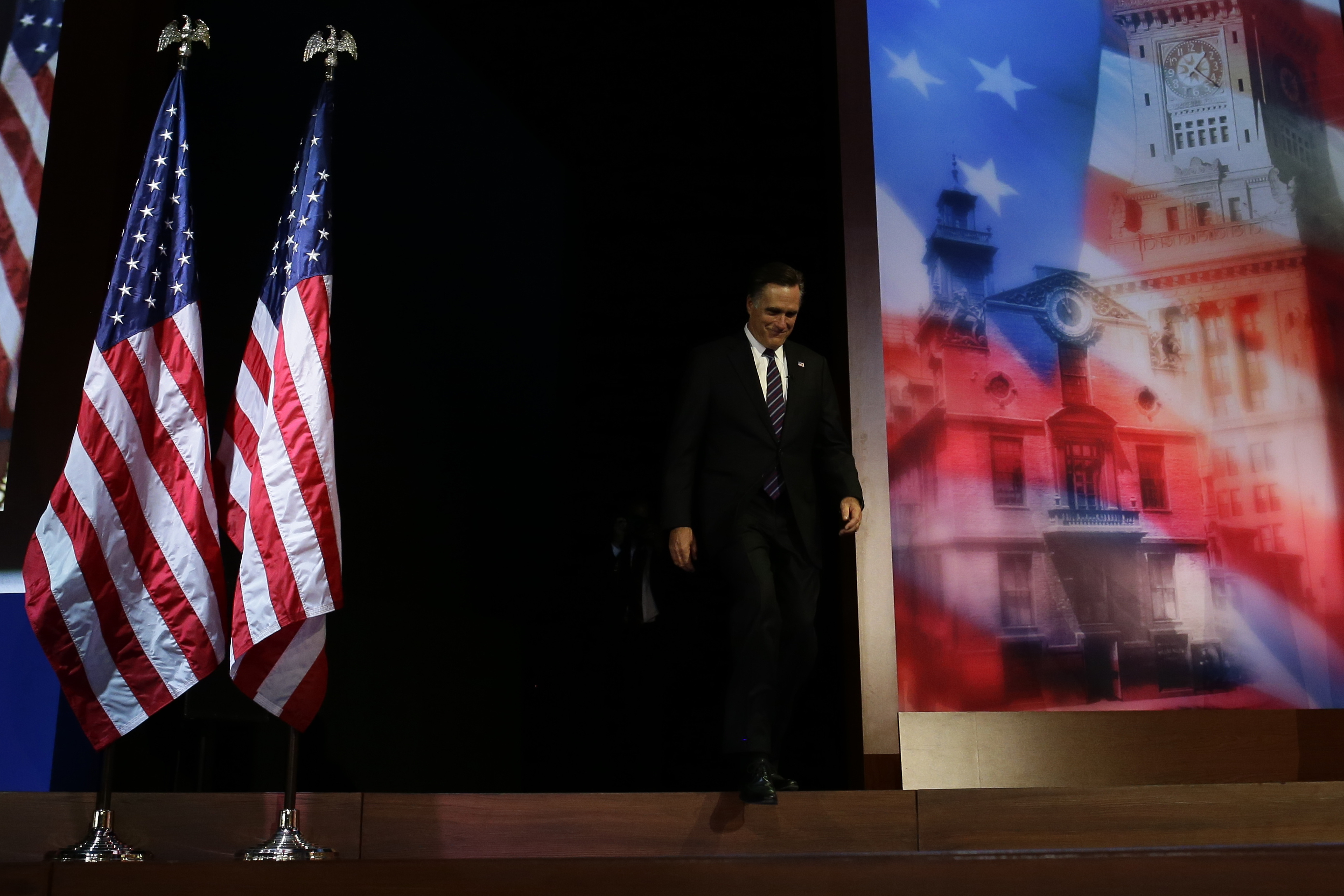Romney sa att han skulle be för den nya presidenten. Romney sa att han skulle be för den nya presidenten.