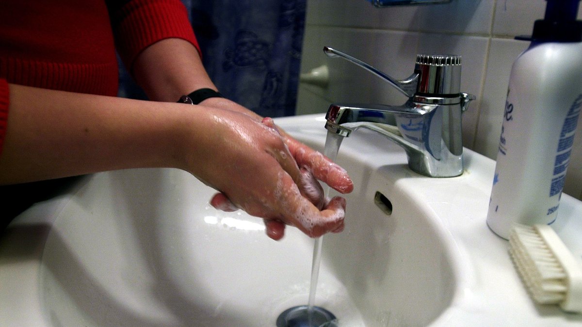 Det är viktigt att tvätta händerna efter toabesöket.