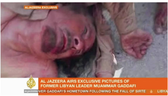 Här är bilden som lär spridas över världen. Både den libyska regeringen och NTC bekräftar att Khaddafi dödats.