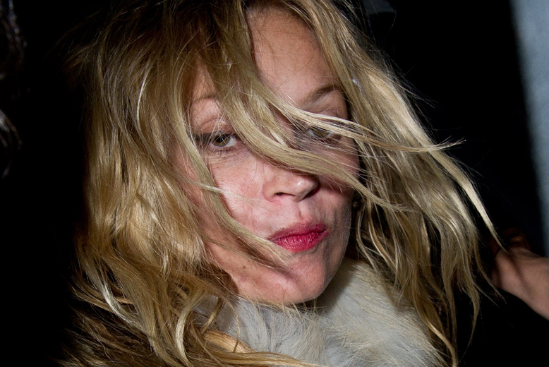 Kate Moss efter en blöt natt. Kate Moss efter en blöt natt.