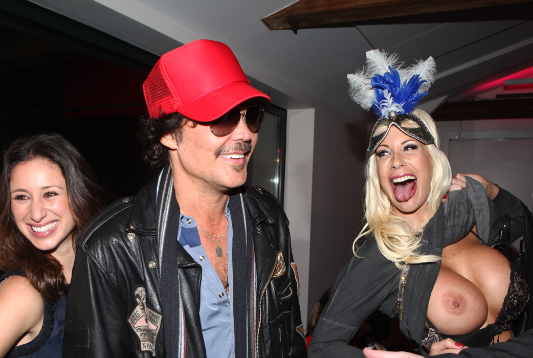 Puma Swede var på topphumör. David LaChapelle och Katrin likaså. Rena rama sjunde himlen. Puma Swede var på topphumör. David LaChapelle och Katrin likaså. Rena rama sjunde himlen.
