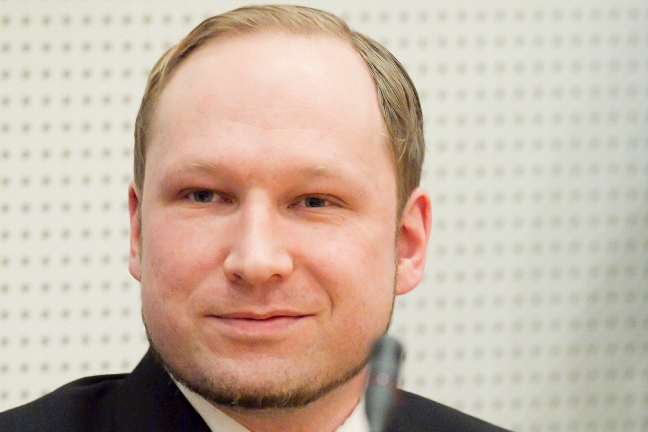 Anders Behring Breivik har inte haft kontakt med sin mamma sen 22 juli.