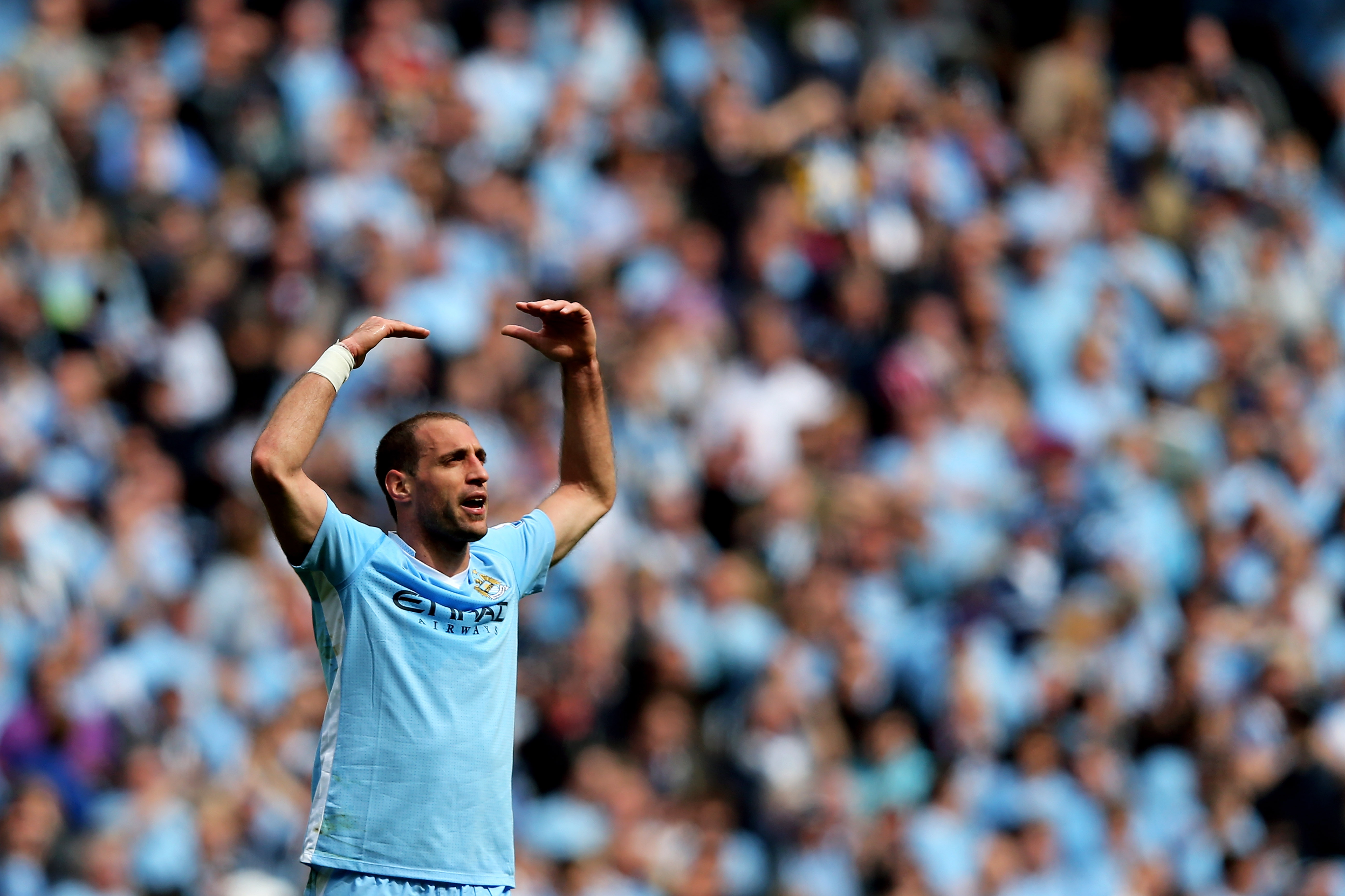 Zabaleta jublar efter sitt 1-0-mål. Zabaleta jublar efter sitt 1-0-mål.