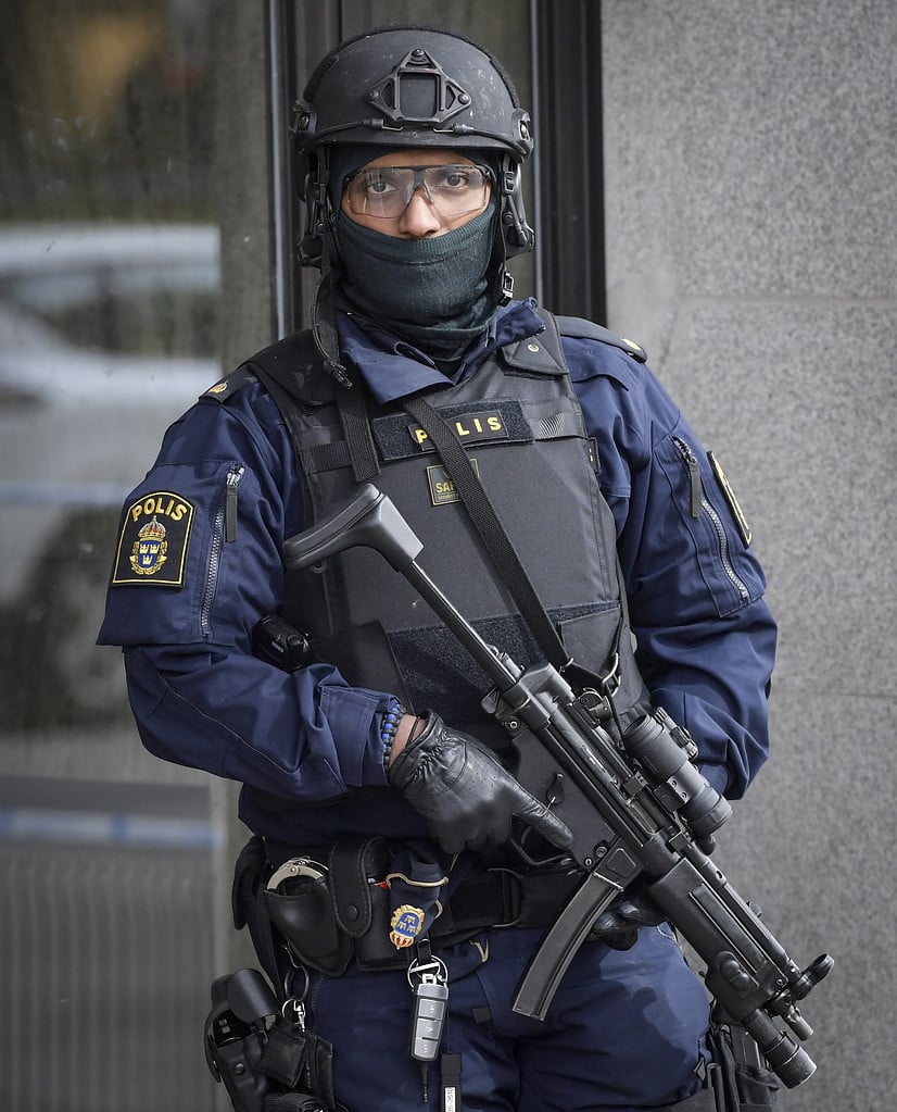 Poliser i Stockholm Dagen efter terrodådet