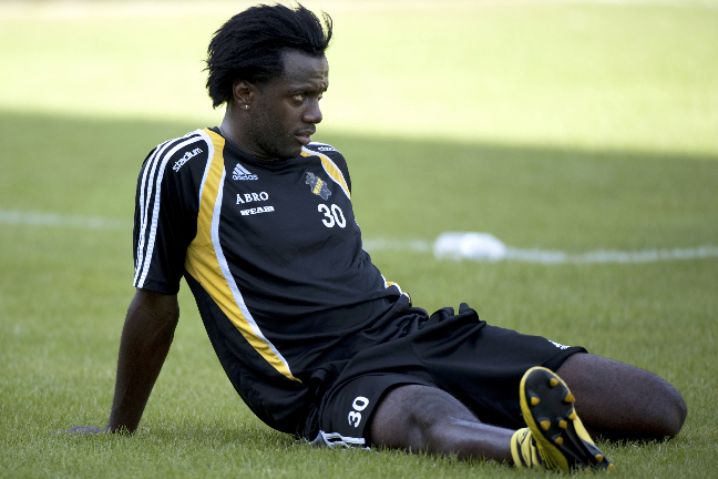 Det här året har dock varit betydligt svårare för både Dulee och AIK. Klubben riskerar att åka ut ur Allsvenskan och Johnson har åtalats för sexköp. Nu är han alltså misstänkt för att ha våldtagit en kvinna. Det här året har dock varit betydligt svårare för både Dulee och AIK. Klubben riskerar att åka ut ur Allsvenskan och Johnson har åtalats för sexköp. Nu är han alltså misstänkt för att ha våldtagit en kvinna.