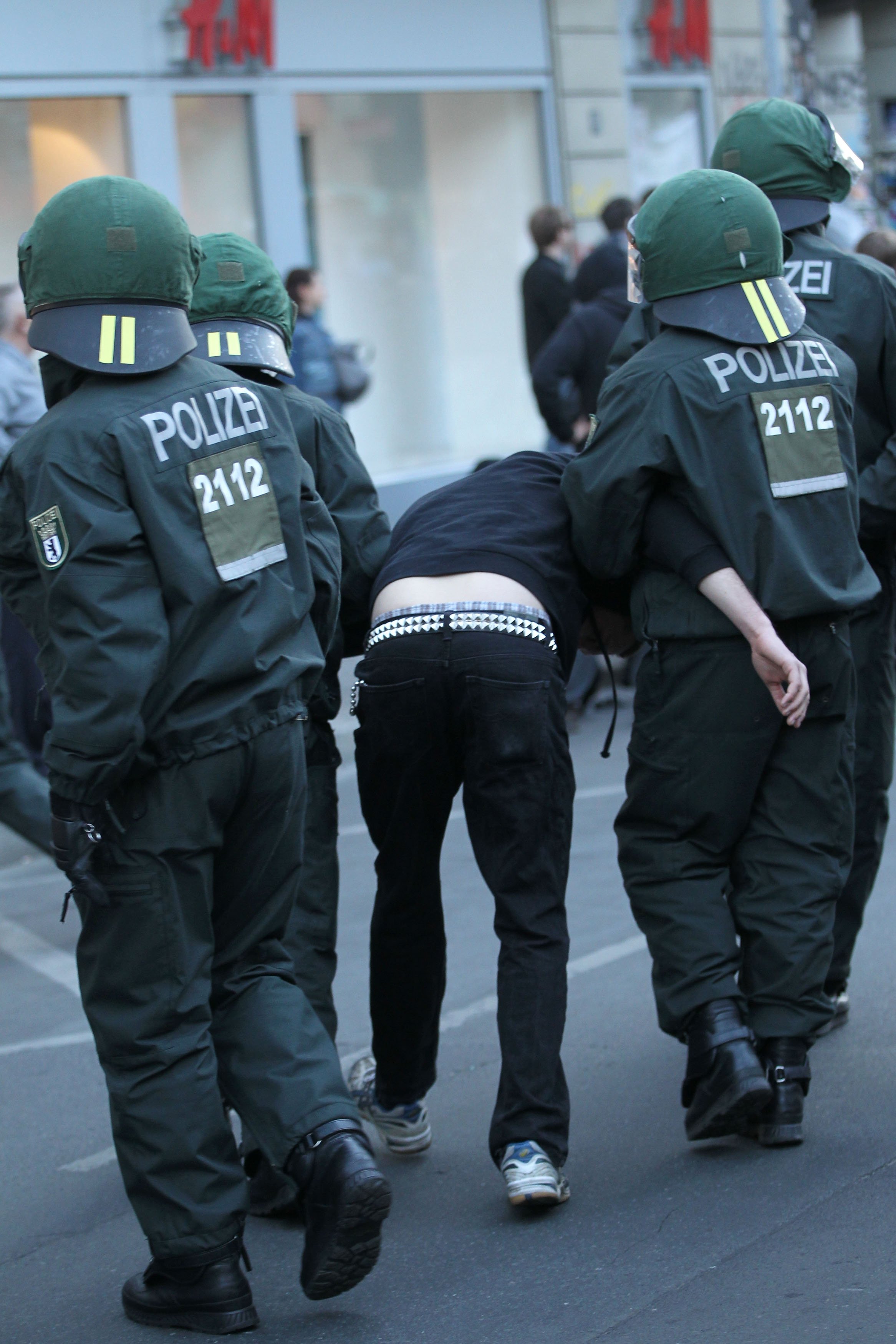 Protesterna i Kreuzberg leder ofta till konfrontation mellan demonstranter och polis.