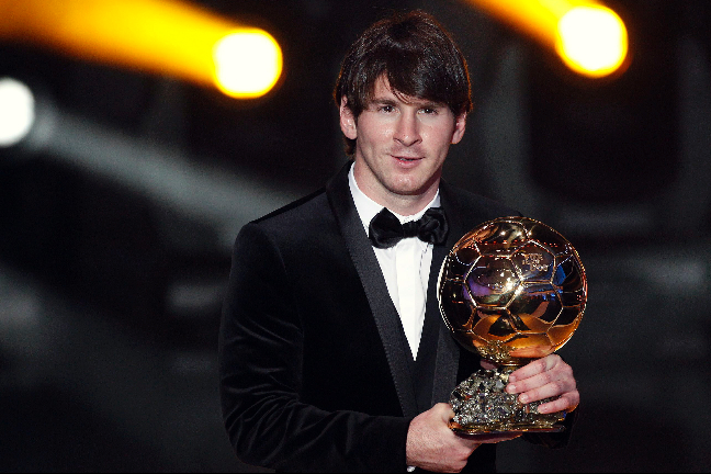 Kvällens store man var givetvis Leo Messi som här visar upp Ballon d'Or.