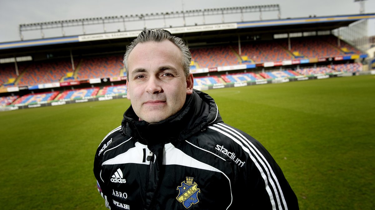 Tidigare har AIK FF:s ordförande Johan Segui synts på bild tillsammans med Firman Boys-medlemmar. 