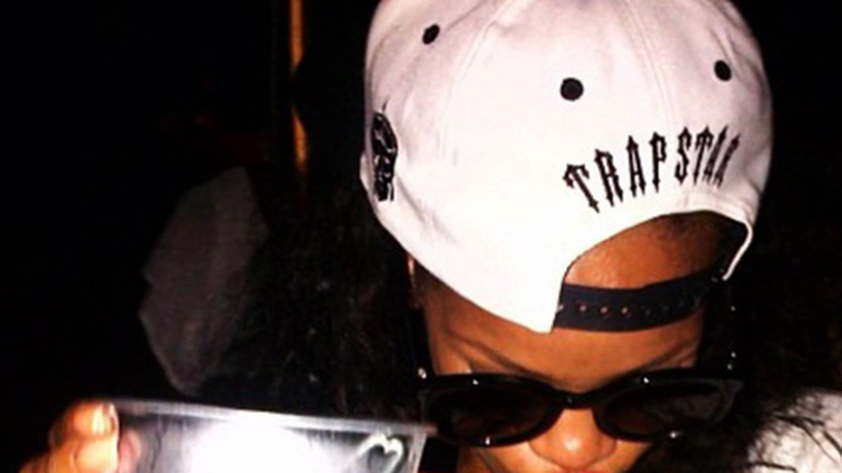 Rihanna festar loss. 