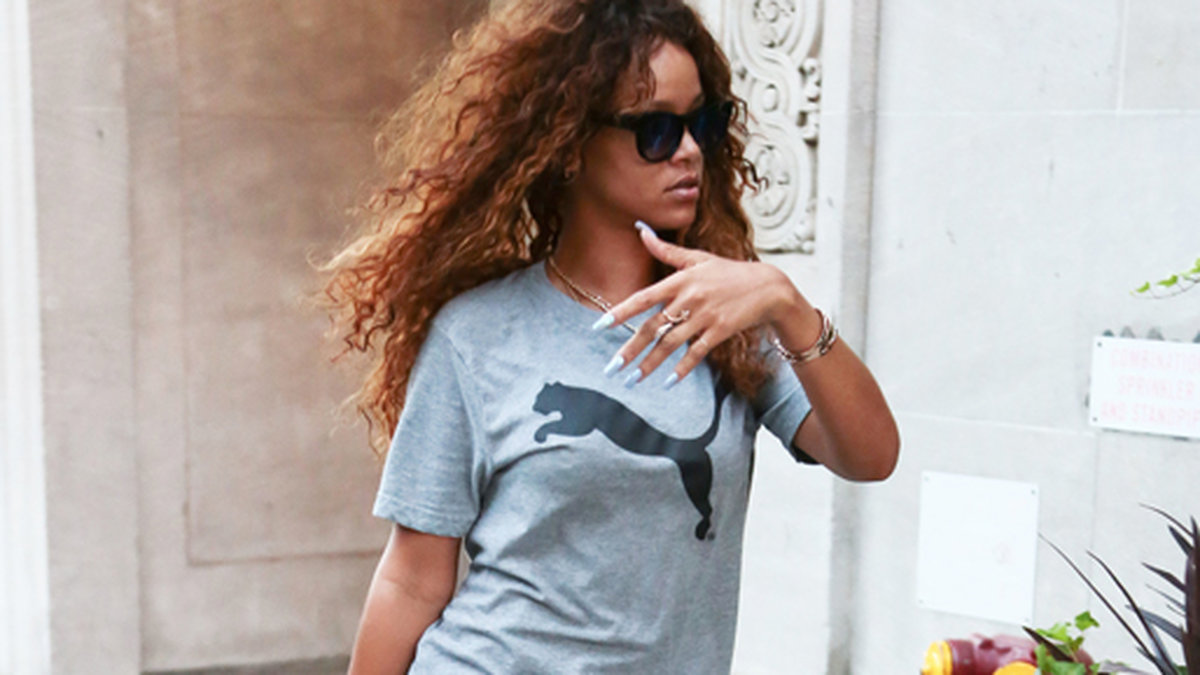 Rihanna är klädd i Puma från topp till tå i New York. 