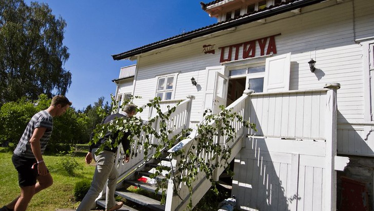 Sammanlagt var det 560 ungdomar och vuxna på Utöya 2011. 