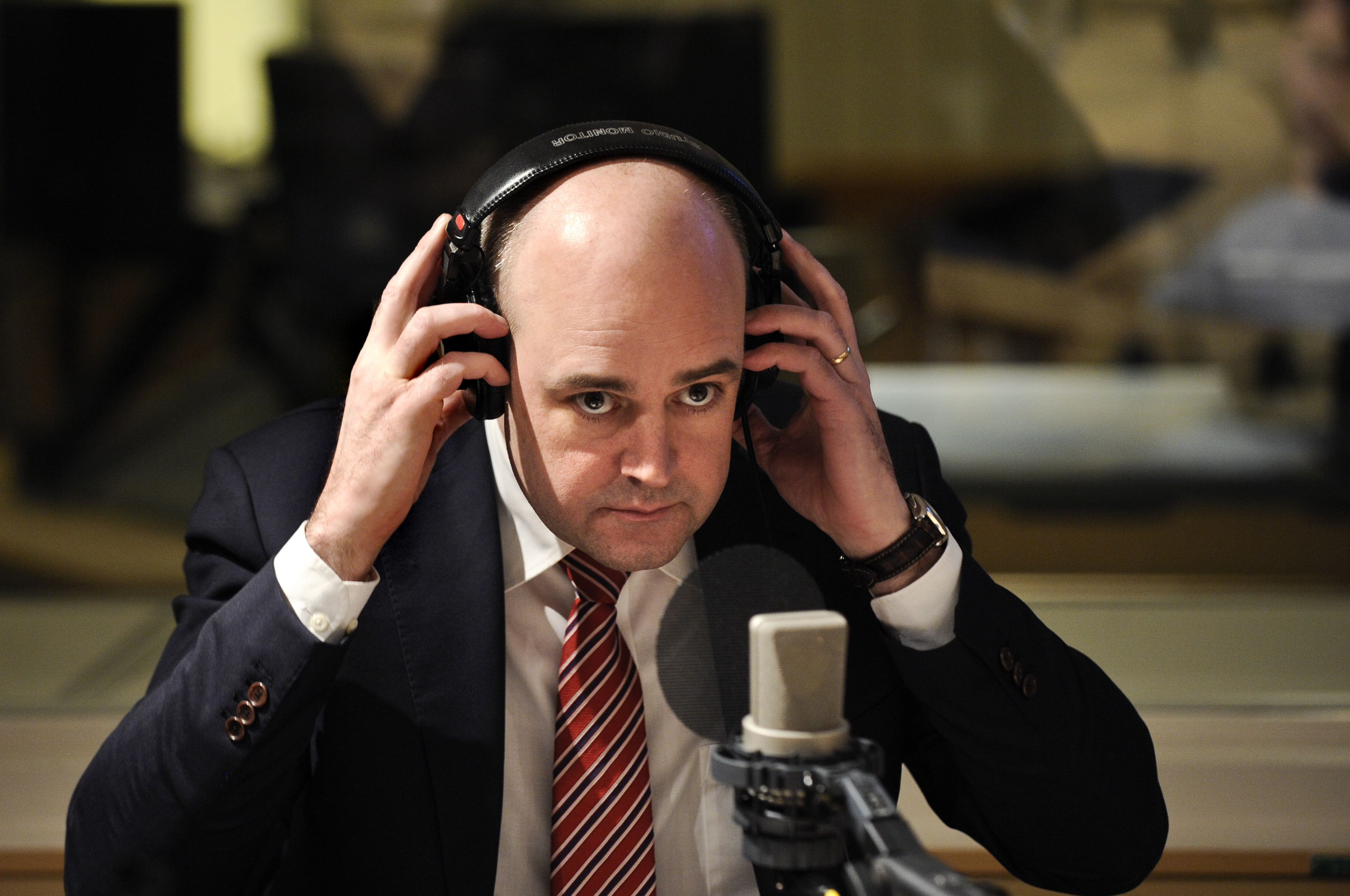 Fredrik Reinfeldt uttalar sig om fallet Julian Assange.