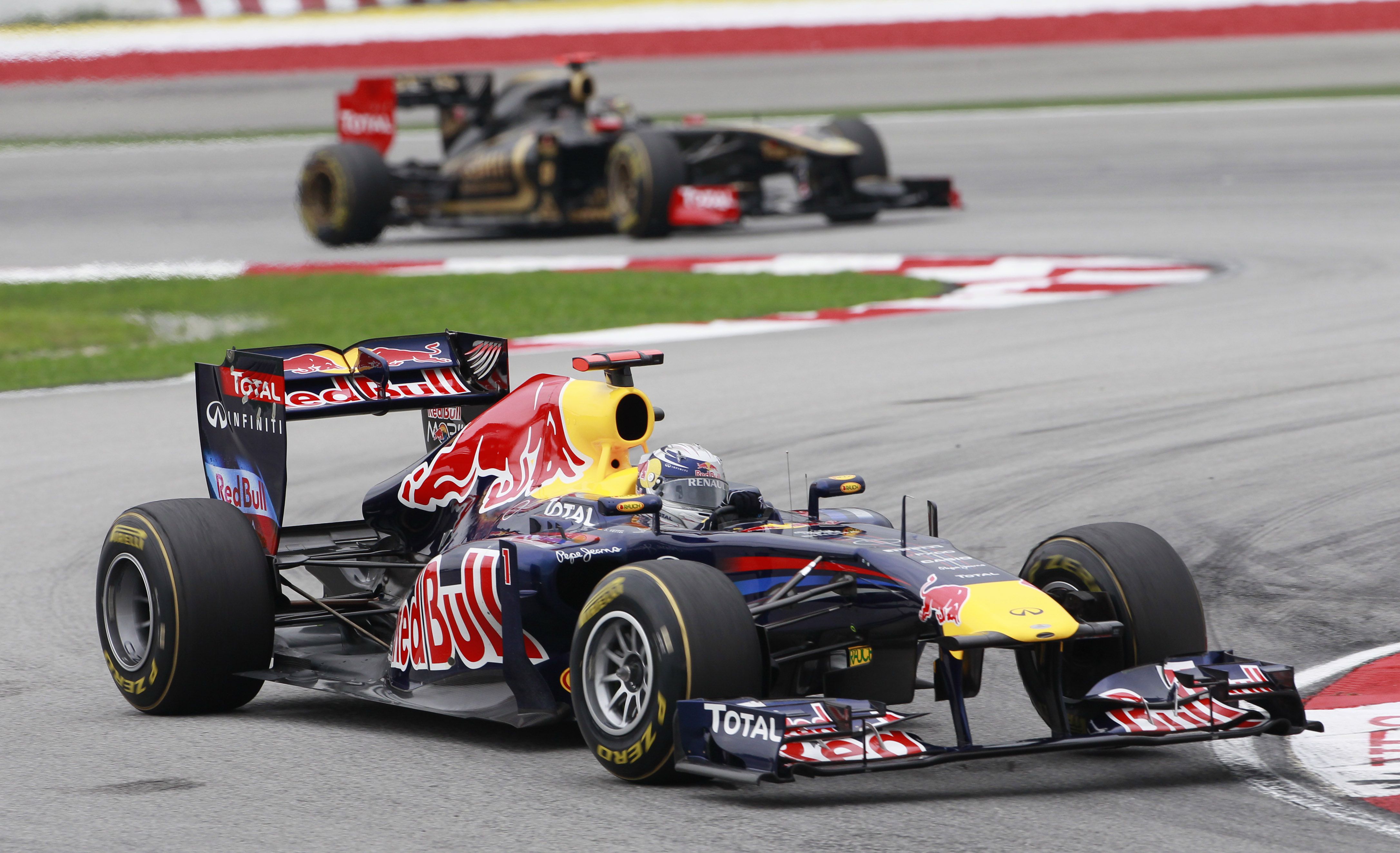 Red Bulls bil med Sebastian Vettel bakom ratten har varit överlägsen än så länge.