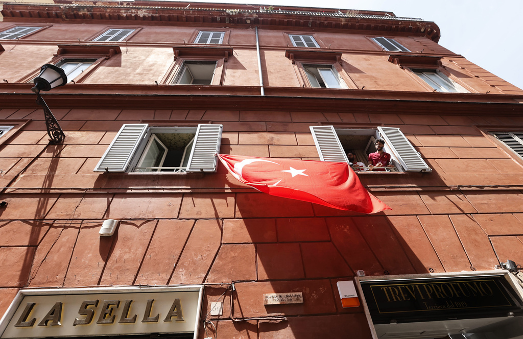 En turkisk flagga i Rom. Turkiet varnar nu för resor till Europa. Arkivbild.