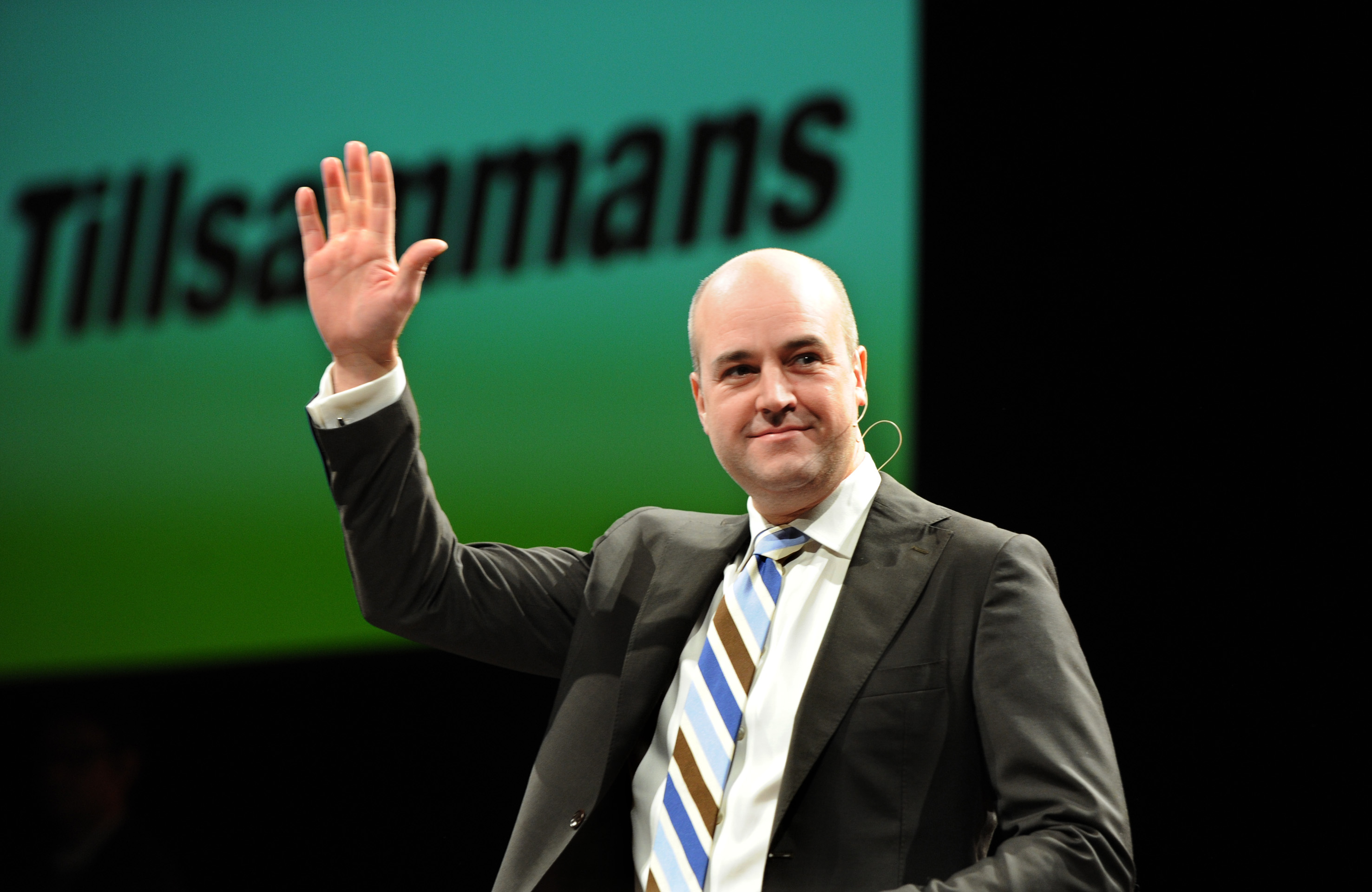 Fredrik Reinfeldt och hans Alliansregering tar nu nätet på allvar. 