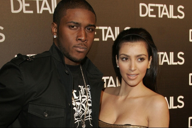I sexvideon syns Kim med sin dåvarande pojkvän Ray J.