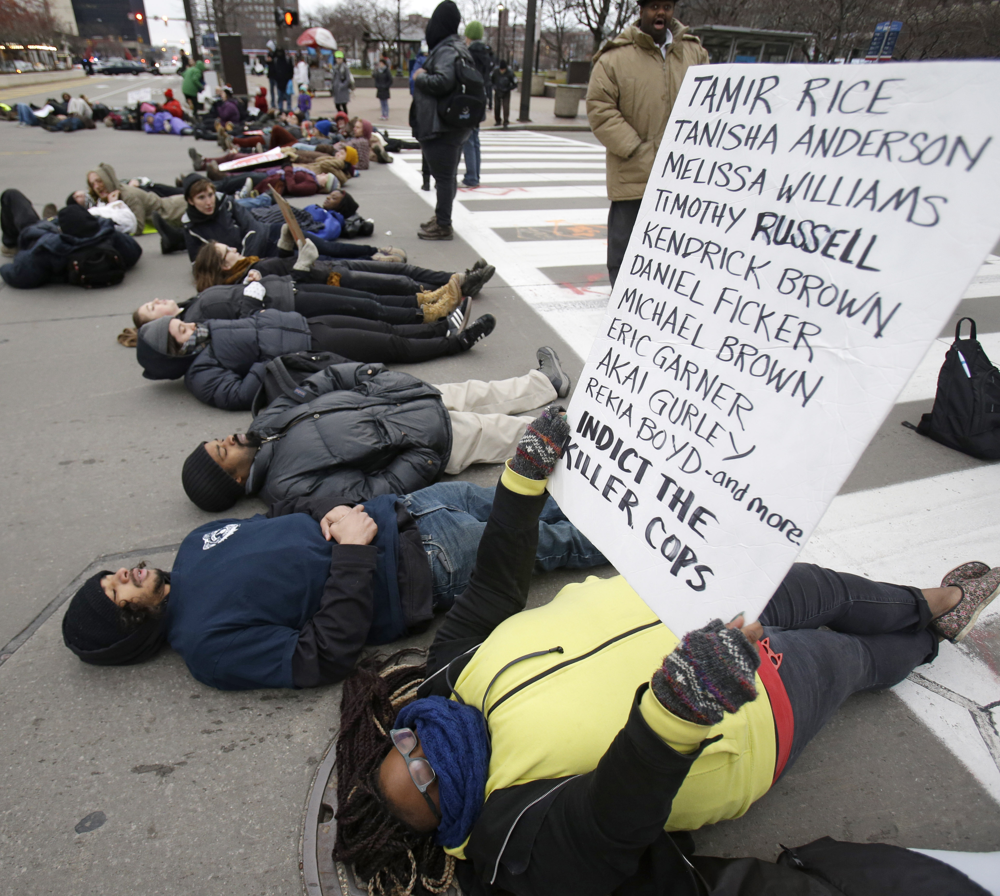 Demonstranter ligger ner i protest mot dödsskjutningen av Tamir Rice.