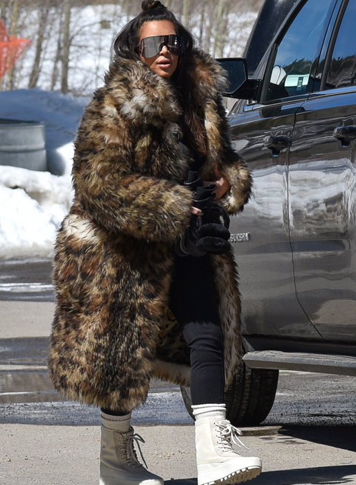 Kim har en hel radda olika outfits. Kim har en hel radda olika outfits.