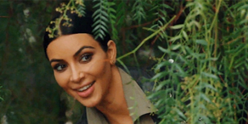 Kim Kardashian, Facebooksmygaren. Kim Kardashian, Facebooksmygaren.