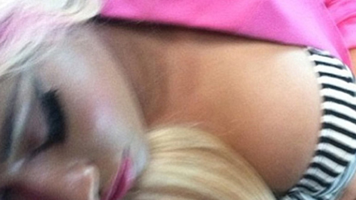 Nicki Minaj tar en suddig selfie.