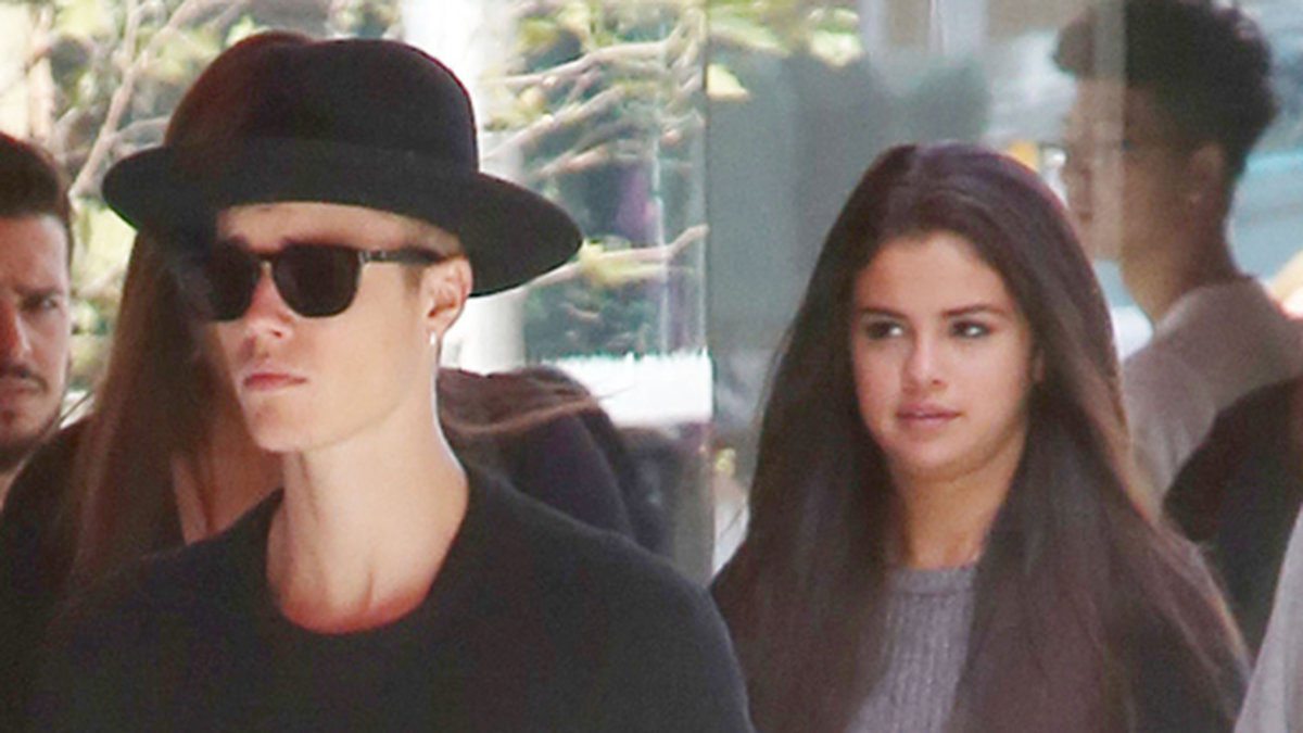 Love is in the air! Återförenade kärleksparet Justin Bieber och Selena Gomez i Toronto. 