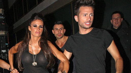 Glamourmodellen Katie Price ser ut att ha fått lite för mycket. Glamourmodellen Katie Price ser ut att ha fått lite för mycket.