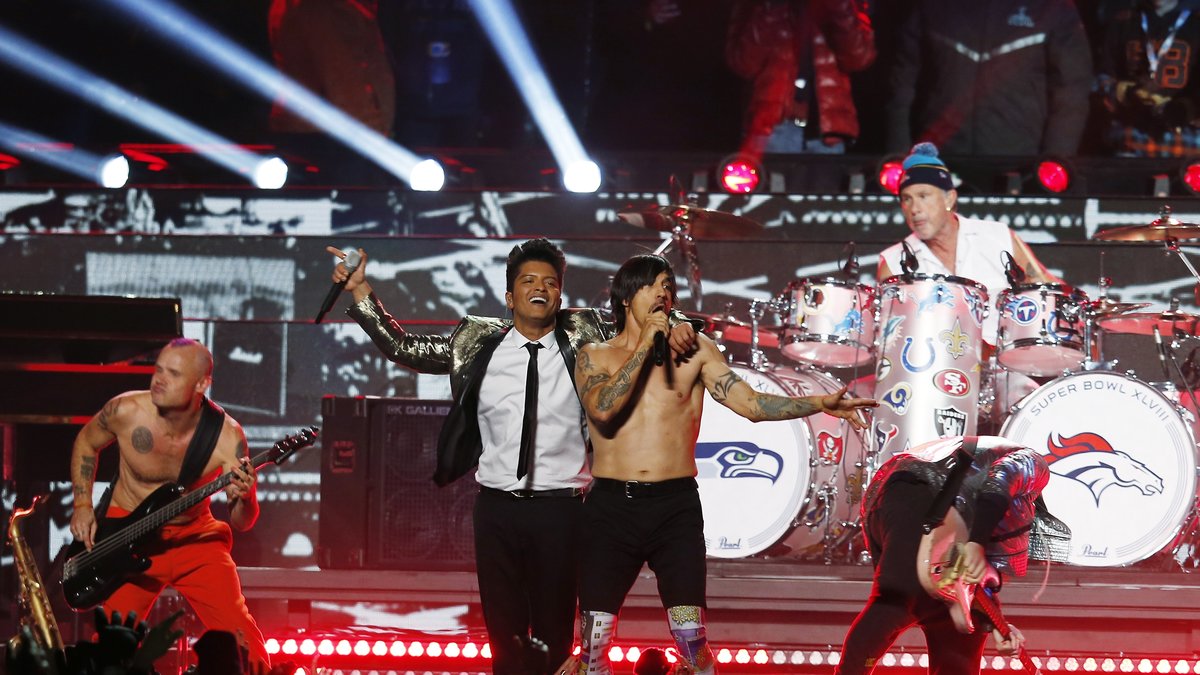 Bruno Mars fick sällskap av Red Hot Chili Peppers.