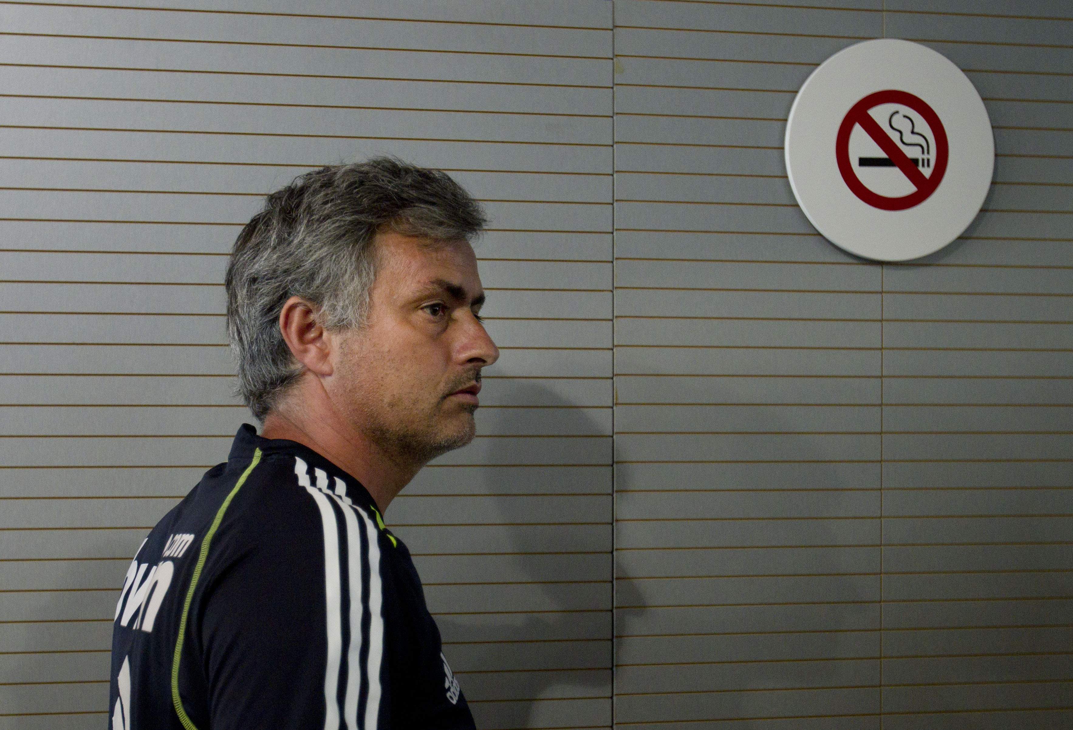 José Mourinho kräver en inglasad VIP-box med telefon så att han ska kunna styra sina mannar från läktaren.