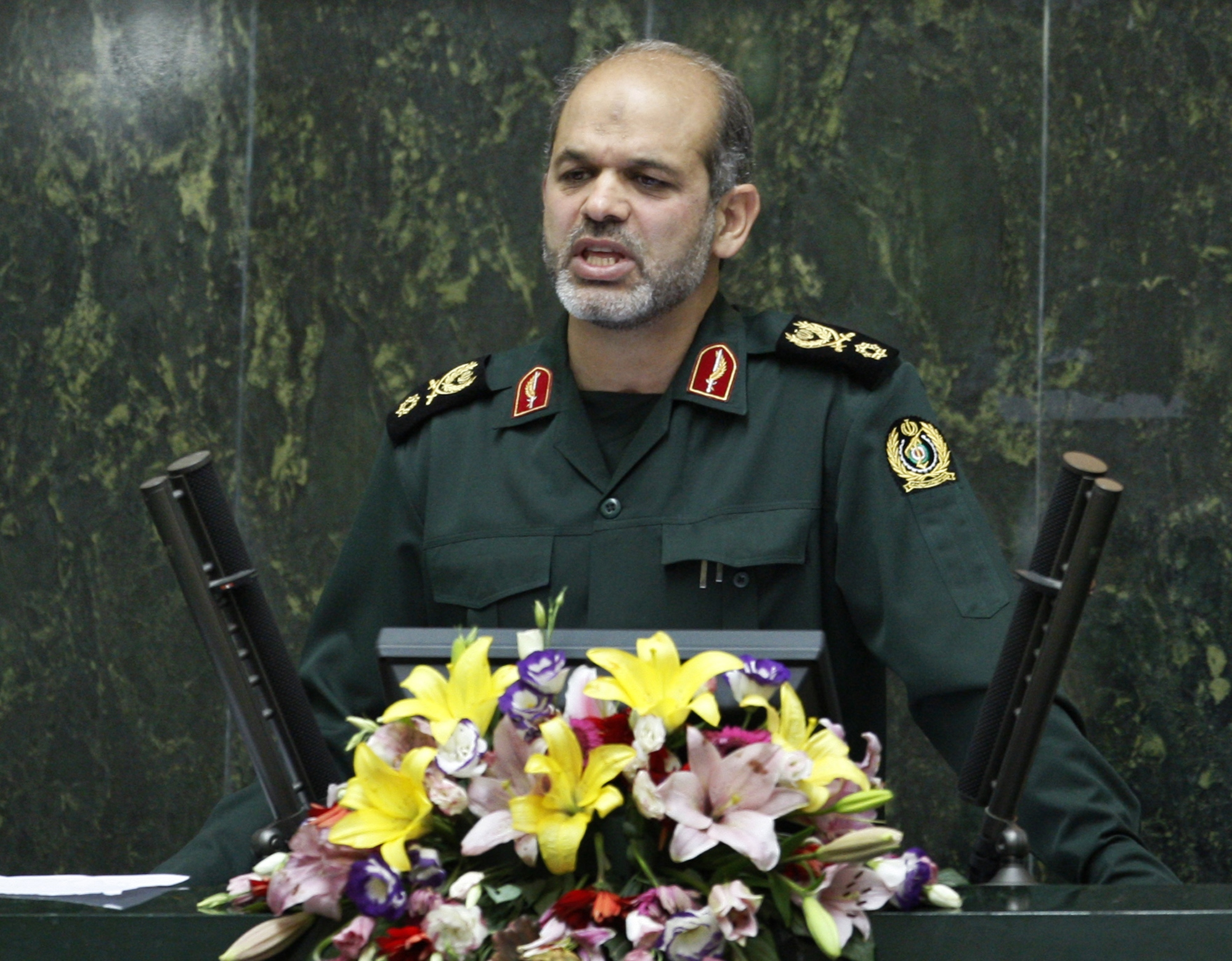 Irans försvarsminister Ahmad Vahidi säger att placerandet av flygplanen är "en farlig handling"