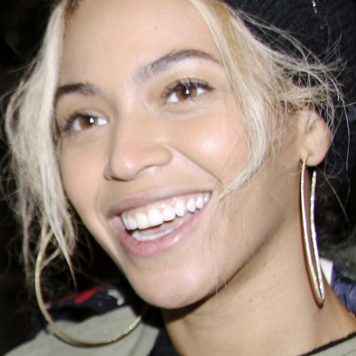 Beyonce lägger 100 000 kronor per år bara för sina ögonfransar som är gjorda av minkpäls. Beyonce lägger 100 000 kronor per år bara för sina ögonfransar som är gjorda av minkpäls.