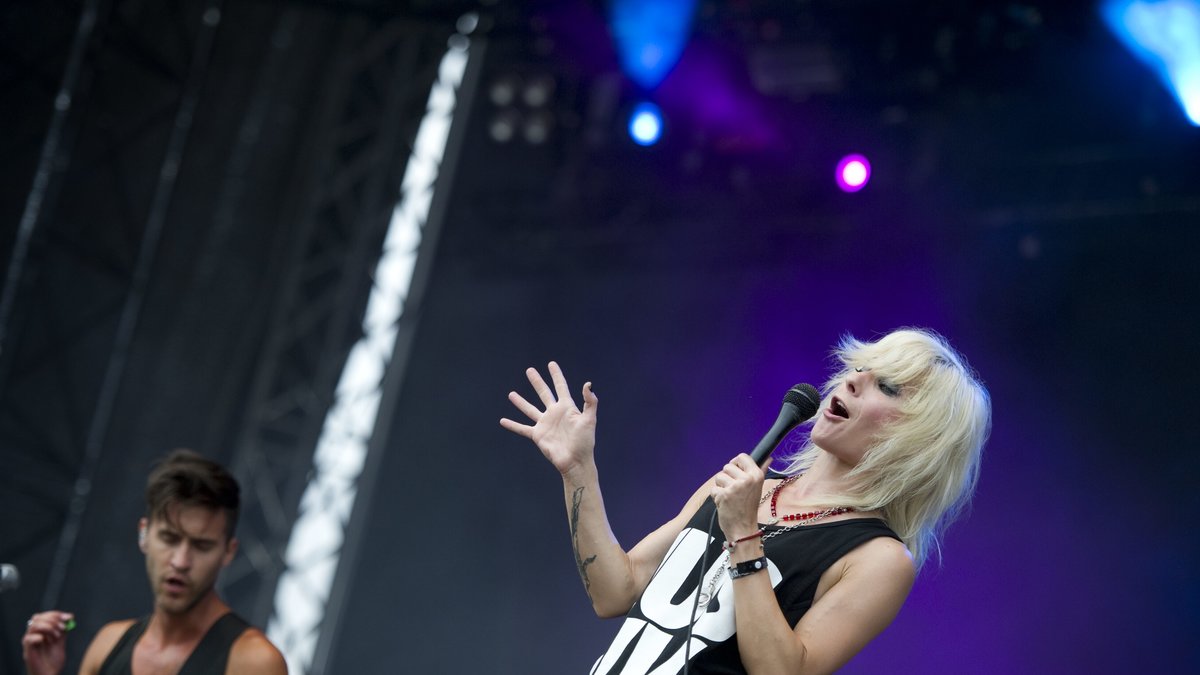 Maja Ivarsson frontar The Sounds som debuterade med dunder och brak 2002. Debutalbumet Livin in America blev en nationell succé. Nu är bandet högaktuella med ett ännu icke namngivet fjärde studioalbum och singeln Shake Shake Shake som släpptes i maj. 