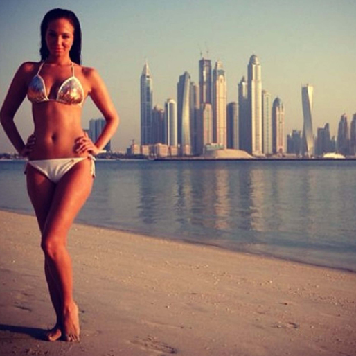 Tulisa Contostavlos med en hyffsad bakgrund. Tulisa Contostavlos med en hyffsad bakgrund.