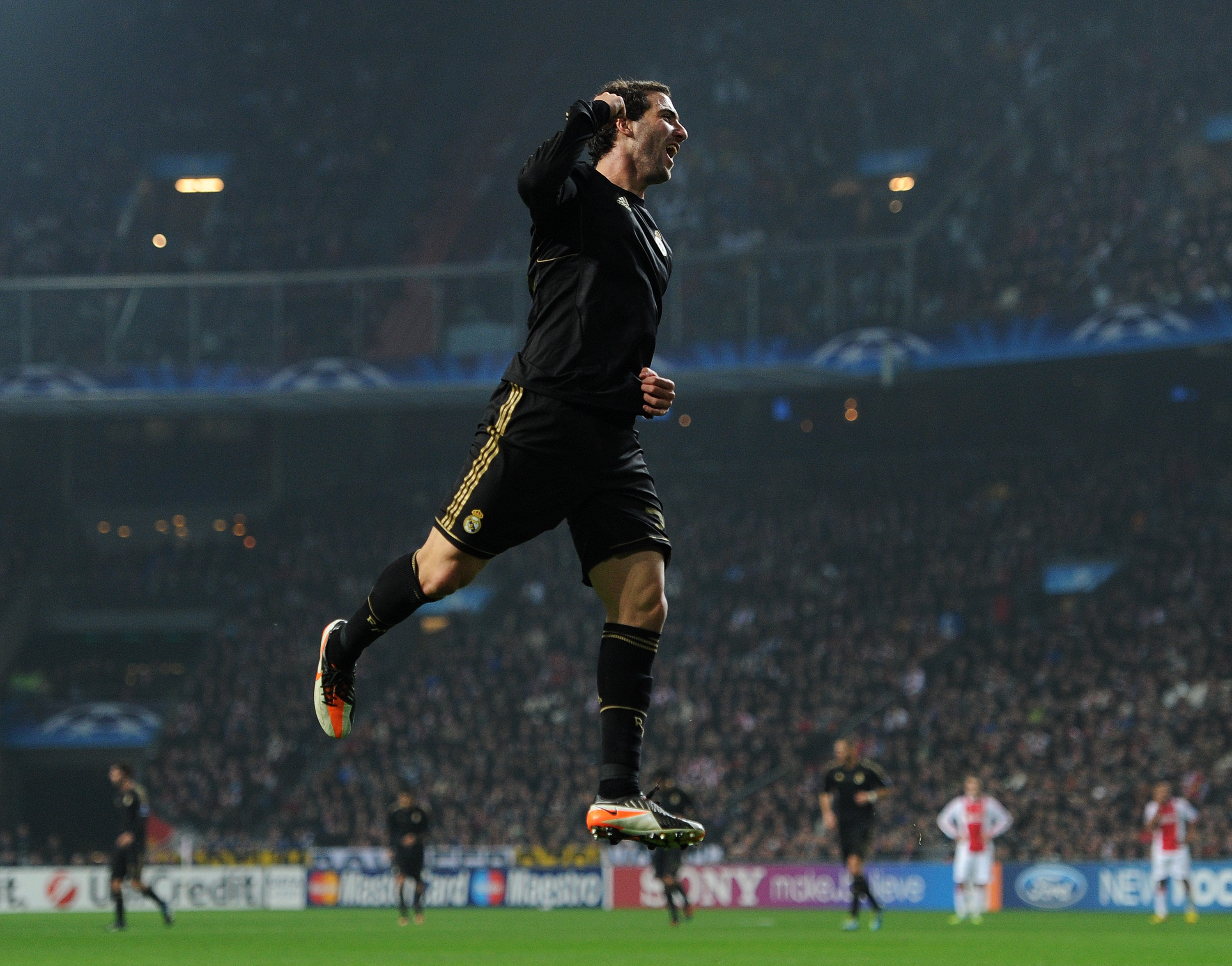 Argentinaren Higuain satte två baljor medan José Callejón nätade två gånger om. Argentinaren Higuain satte två baljor medan José Callejón nätade två gånger om.