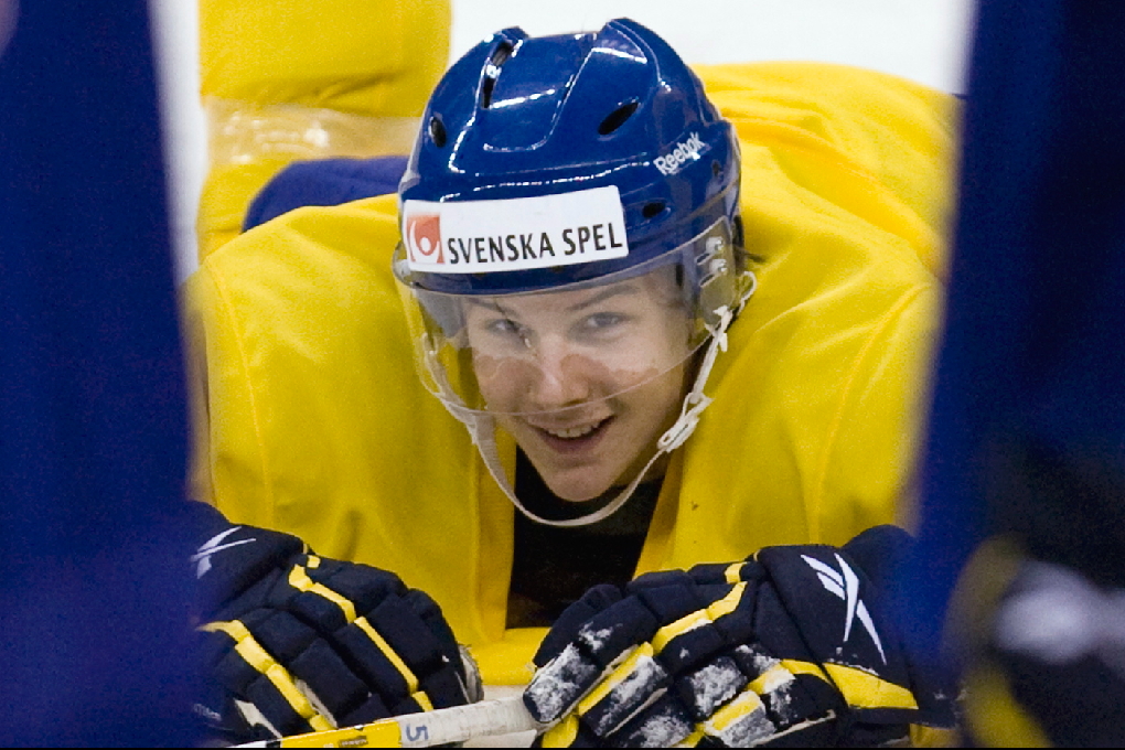 Erik Karlsson får varken spela i NHL eller med Sverige i Tre Kronor.