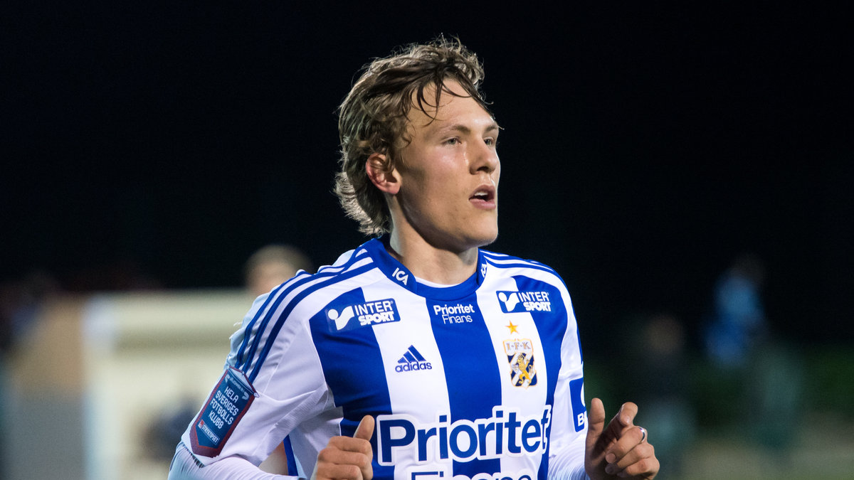 Ludwig Augustinsson i IFK Göteborg får också två röster.  