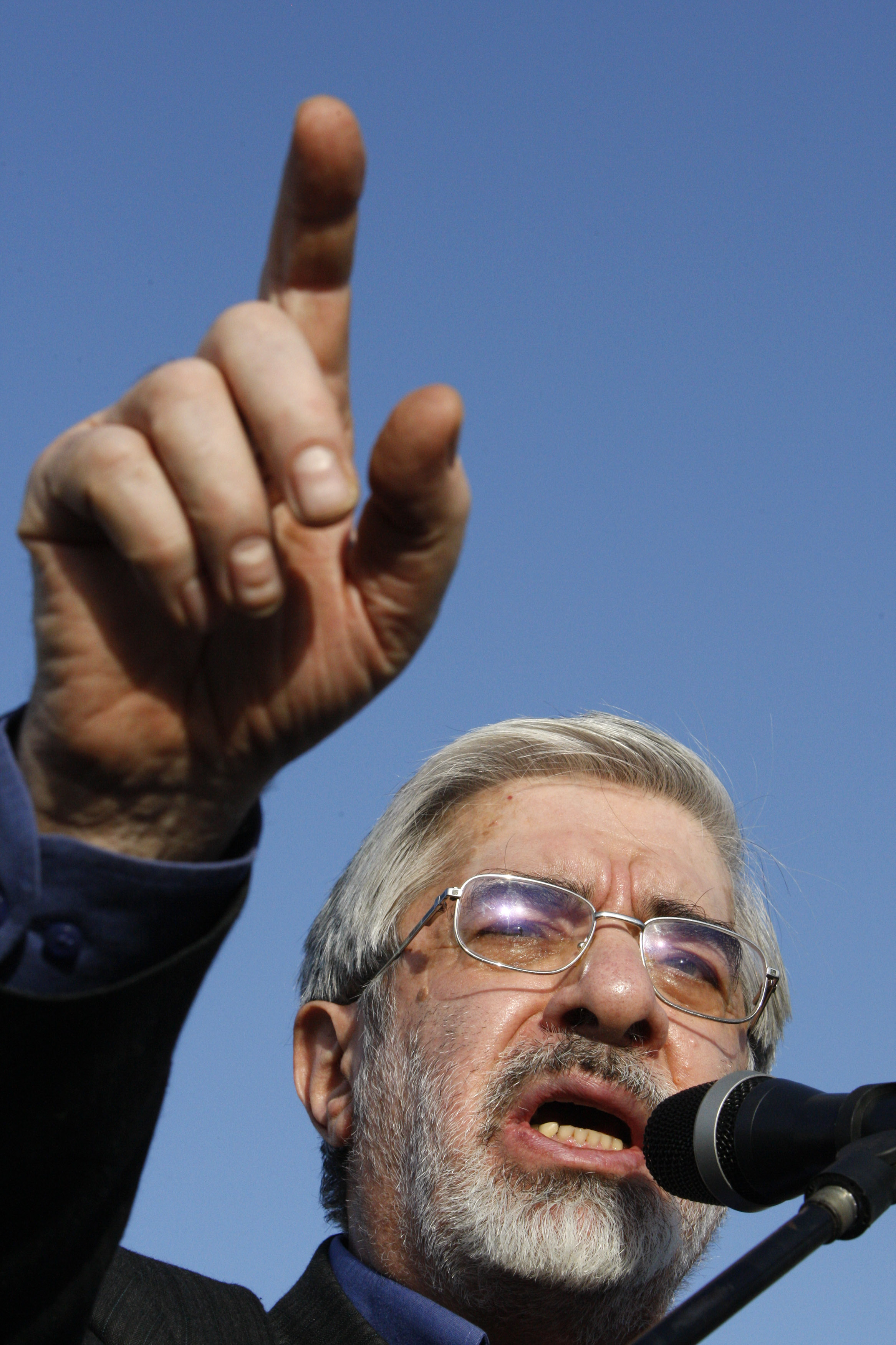 Mir-Hossein Mousavi förlorade Irans presidentval år 2009 till den nuvarande presidenten Mahmoud Ahmadinejad.