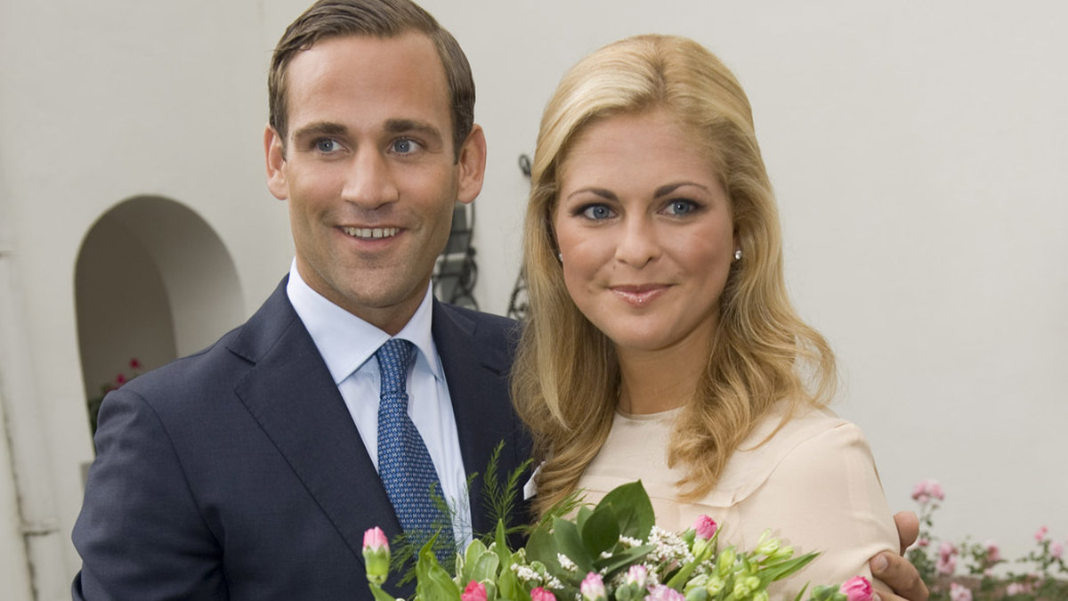 När prinsessan Madeleine förlovade sig med Jonas Bergström så var självklart ringen årets stora snackis.