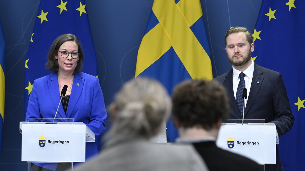 Migrationsminister Maria Malmer Stenergard (M) höll en pressträff tillsammans med Sverigedemokraternas gruppledare i riksdagen Henrik Vinge.