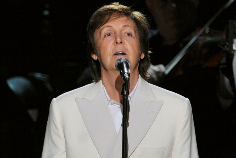 21. Paul McCartney, 69, är fortfarande fullbokad med spelningar och syntes extra mycket i media i år på grund av bröllopet med flickvännen  Nancy Shevell.